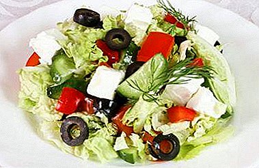 Salade grecque simple et savoureuse avec du chou chinois: une recette classique et 3 options pour la diversifier