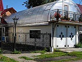 Save space: greenhouse on the roof of a private house