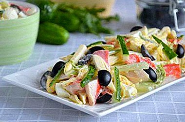 Ízletes saláta rákrudakkal és kínai káposztával: lépésről lépésre receptek fényképekkel